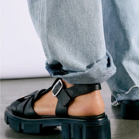 Super Cute 💕 Free People Brooks black fisherman sandals!! - Picture 4 of 14